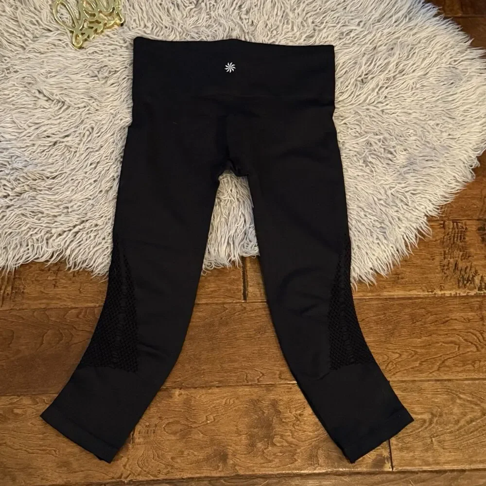 Athleta Breakthrough Laser Cut Capri Leggings Black Size Small Activewear